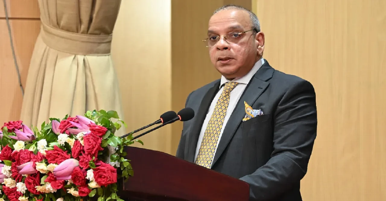 তিন বিচারপতির কাছে ব্যাখ্যা চেয়েছেন প্রধান বিচারপতি