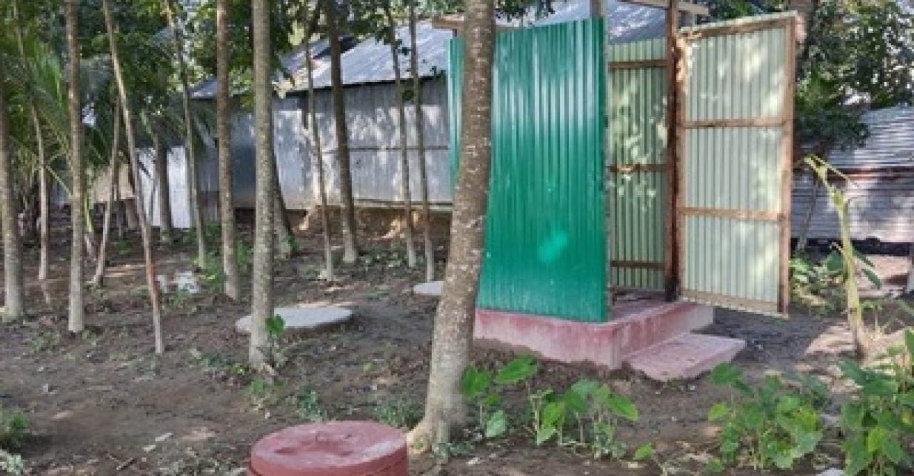 গরিবের ল্যাট্রিন ও পানি সরবরাহে পুকুরচুরি