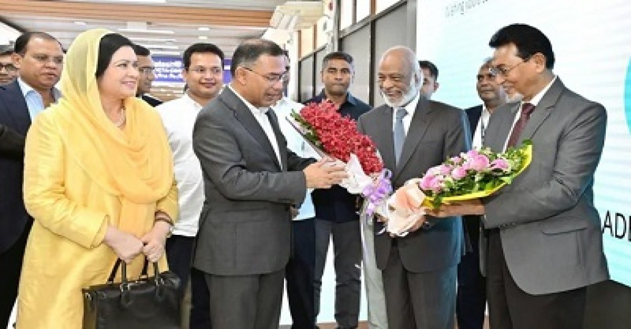 নিউইয়র্ক সফর শেষে দেশে ফিরলেন প্রধানমন্ত্রী