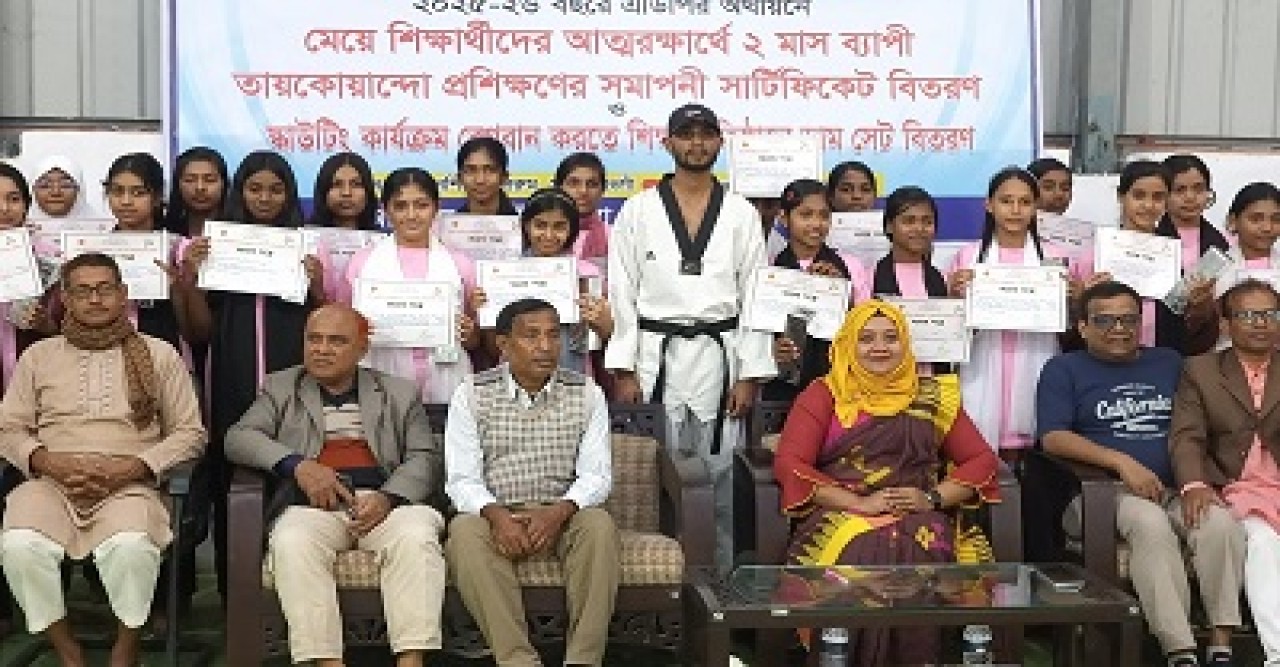 মান্দায় মেয়ে শিক্ষার্থীদের তায়কোয়ান্দো প্রশিক্ষণের সমাপনী সার্টিফিকেট বিতরণ