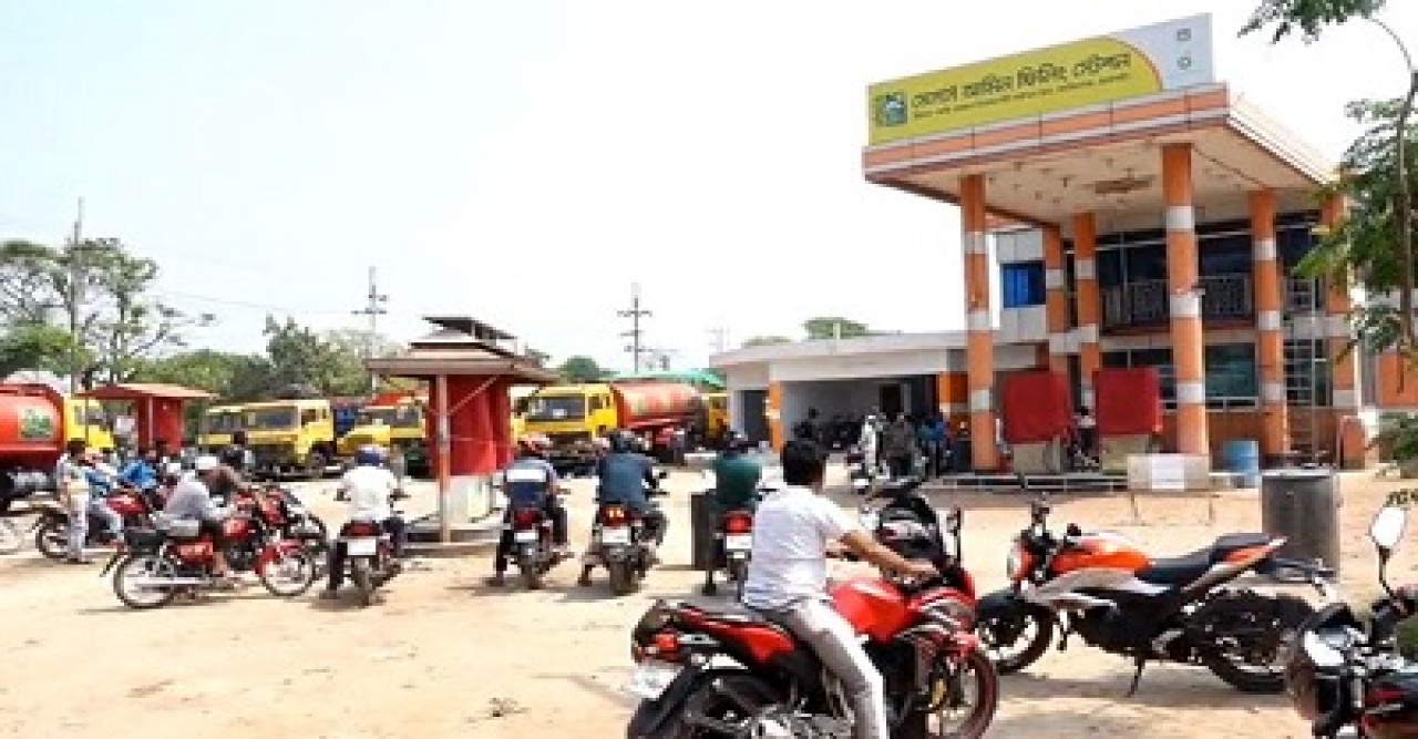 জ্বালানি সংকটে রাজশাহীর অধিকাংশ ফিলিং স্টেশন বন্ধ