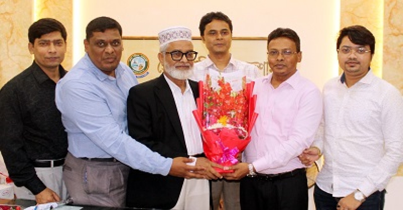 রাজশাহী জেলা পরিষদের নবনিযুক্ত প্রশাসককে বেসিক ব্যাংকের ফুলেল শুভেচ্ছা