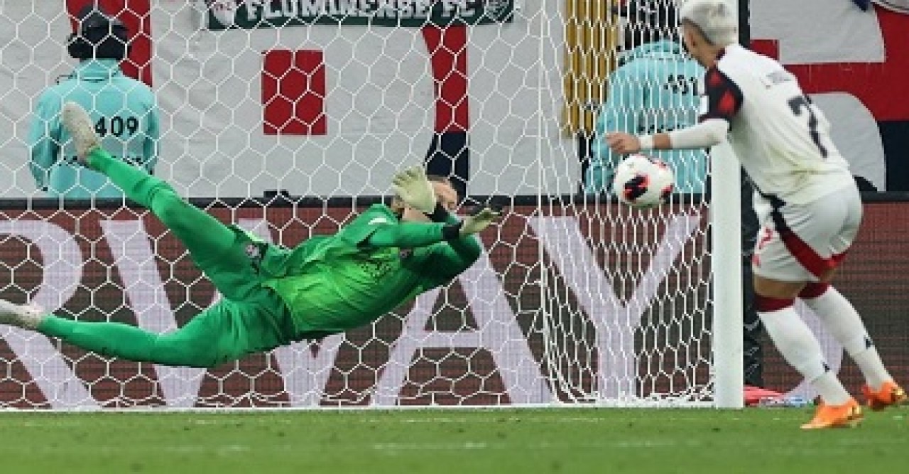 টাইব্রেকারে ৪ গোল ঠেকিয়ে হাত ভাঙল পিএসজি গোলরক্ষকের