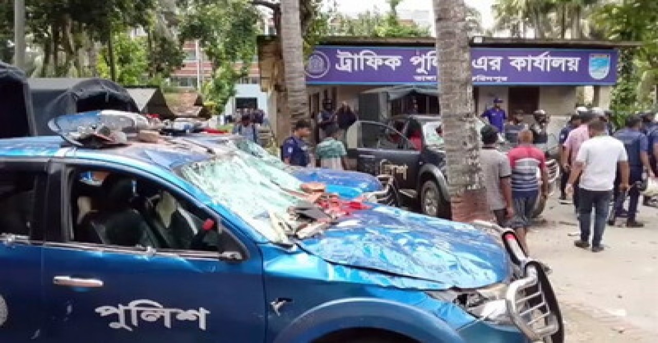 ভাঙ্গার নির্বাচন-ইউএনও কার্যালয়ে ভাঙচুর-অগ্নিসংযোগ, থানা ঘেরাও