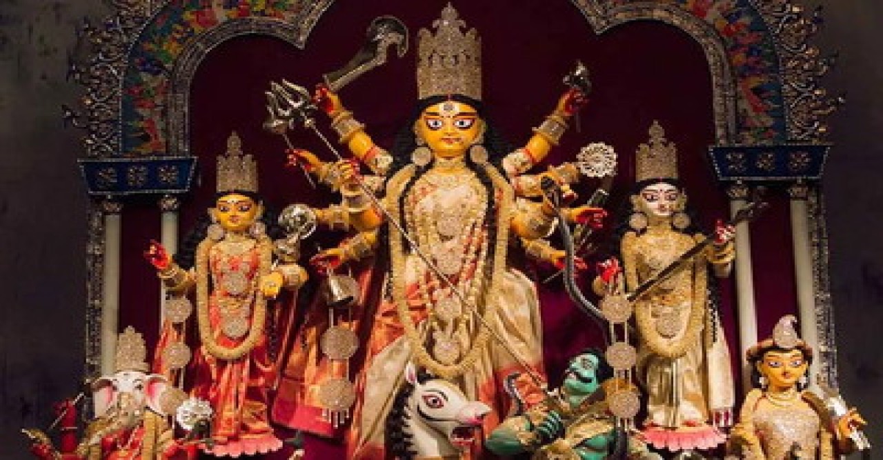 প্রতিমা বিসর্জনের মধ্য দিয়ে শেষ হচ্ছে শারদীয় দুর্গোৎসব