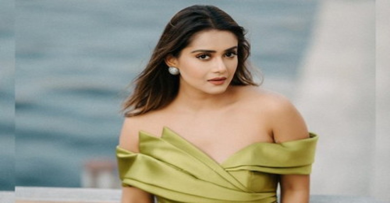 টলিউড থেকে ছিটকে পড়লেও ঢালিউডে দারুণ অভিষেক