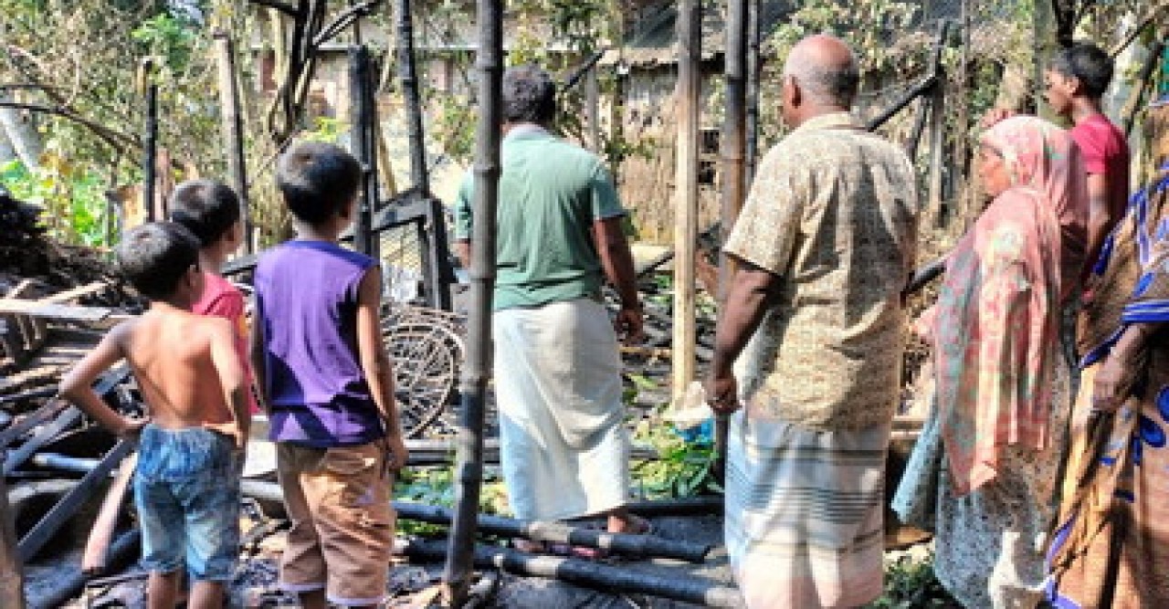 বাগাতিপাড়ায় শ্রমিকের ঘরে অগ্নিকাণ্ড-খবর পেয়ে দাদীর মৃত্যু!