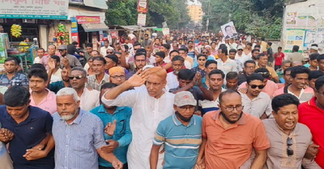 তারেক রহমানের ৩১ দফা ঘরে ঘরে পৌঁছে দিতে দুর্গাপুরে গণসংযোগে আবু বকর সিদ্দিক