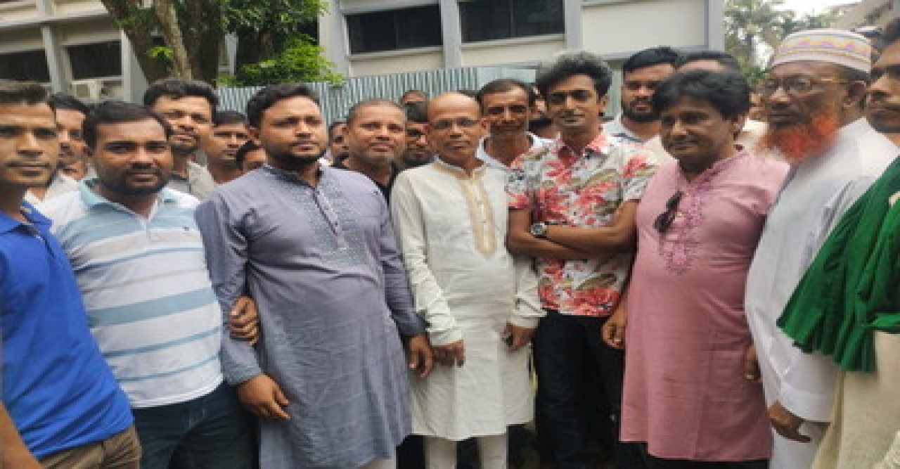 বাঘায় কৃষক ও কৃষিতে উন্নয়নের লক্ষ্যে কৃষি অফিসারের সাথে কৃষক দলের মত বিনিময়