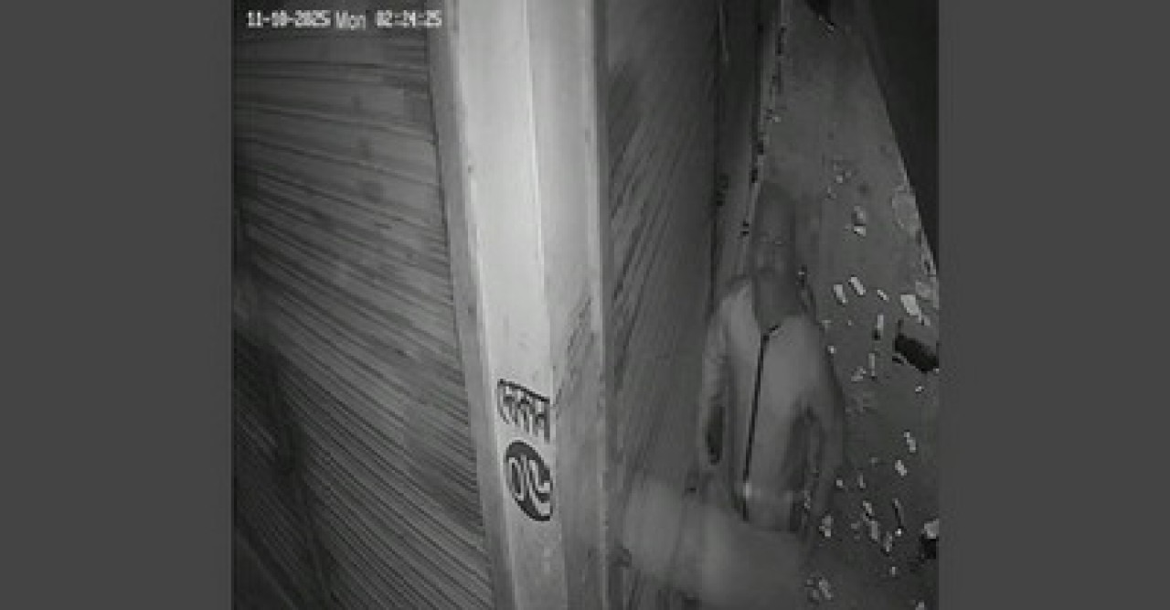 গভীর রাতে বাঘা বাজারের মুদি দোকানে চুরি, ধরা পড়ল সিসি ক্যামেরায়