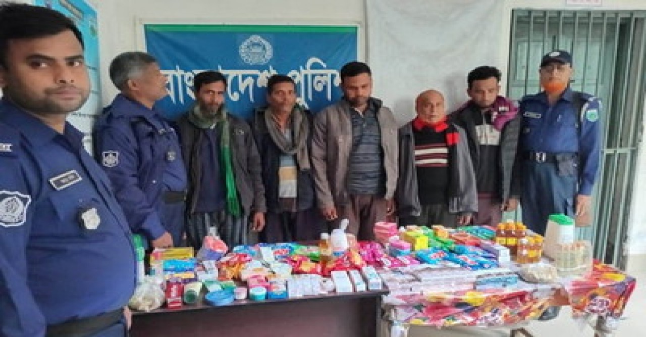 বাঘা বাজারে চুরির সাথে জড়িত পাঁচ নৈশ প্রহরির বিরুদ্ধে মামলা, চোরাই পণ্য উদ্ধার