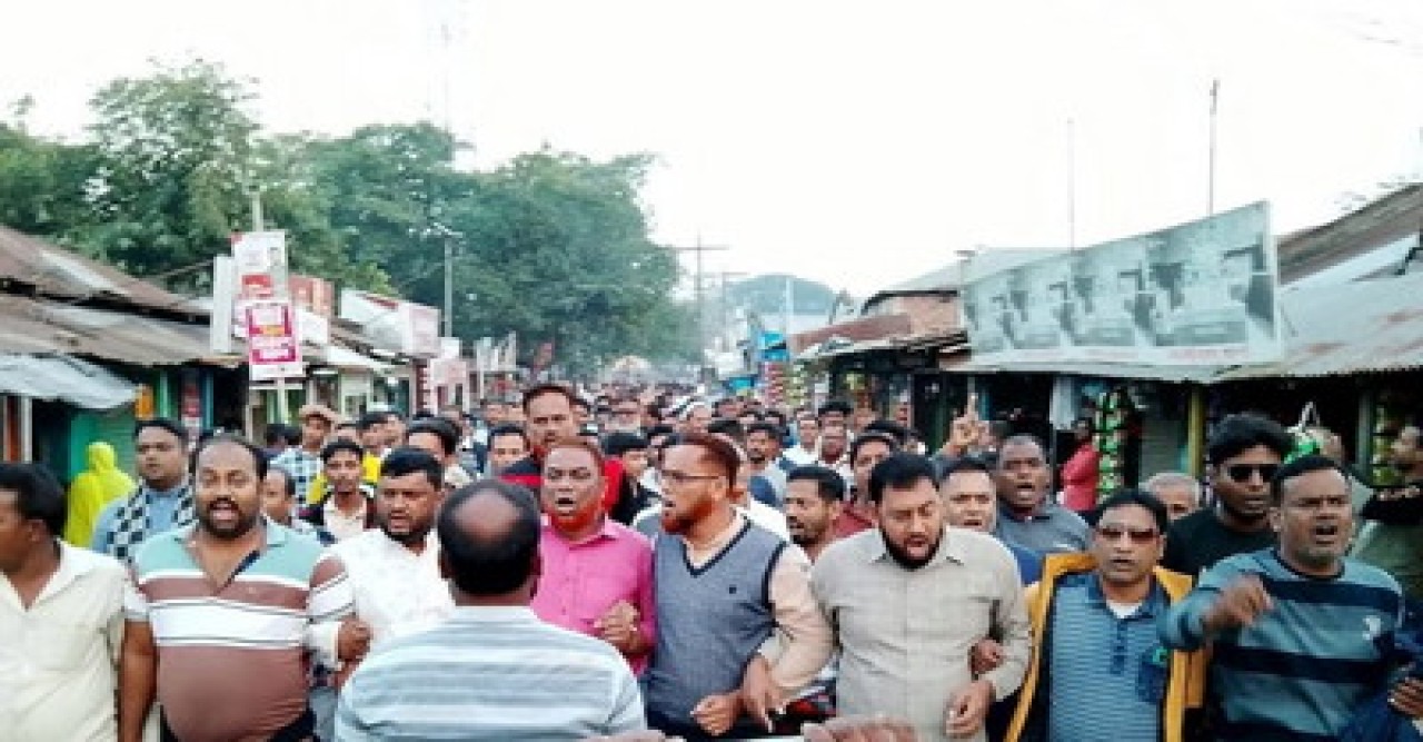 চারঘাটের নন্দনগাছীতে  আ”লীগের লকডাউনের প্রতিবাদে বিএনপির মিছিল অনুষ্ঠিত
