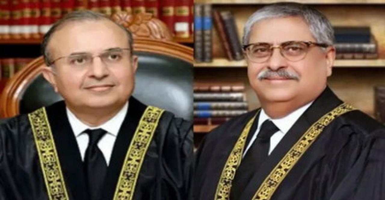 পাকিস্তানে সংবিধান সংশোধনে ক্ষুব্ধ হয়ে পদত্যাগ করলেন সুপ্রিম কোর্টের ২ বিচারপতি