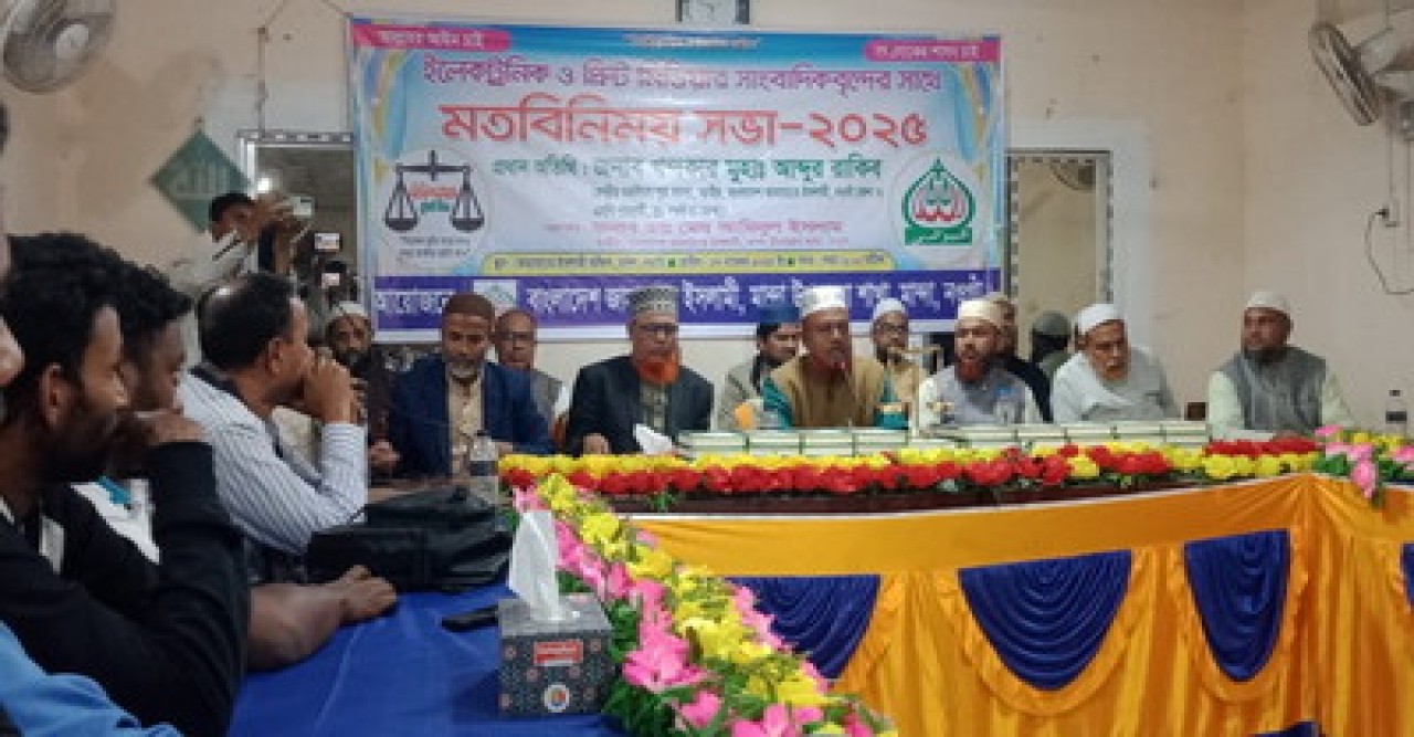 মান্দায় জামায়াত এমপি প্রার্থী খন্দকার আব্দুর রাকিবের সাথে সাংবাদিকদের মতবিনিময় সভা