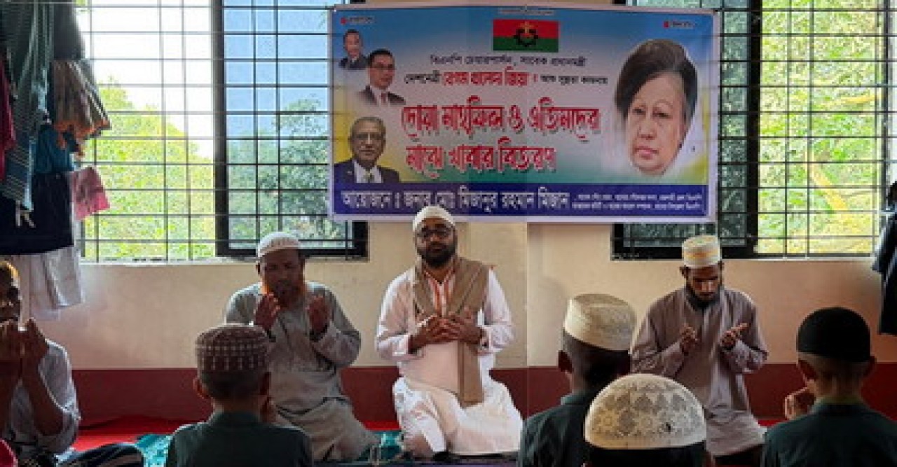 তানোরে বেগম জিয়ার সুস্থতা কামনায় এতিমখানায় দোয়া মাহফিল