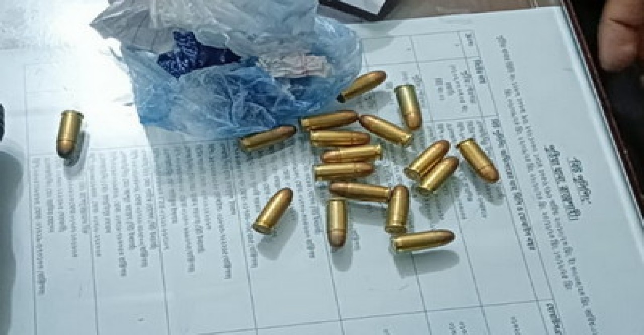 রাজশাহীর বানেশ্বরে বাস তল্লাশিতে ২৪ রাউন্ড পিস্তলের গুলিসহ যুবক আটক