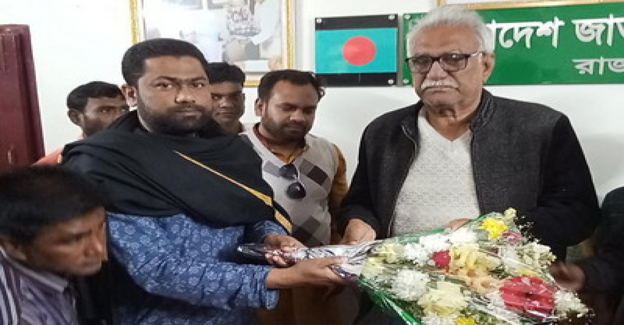 রাজশাহী-৬ আসনে নব নির্বাচিত সংসদের সাথে যুবদল নেতার সৌজন্য সাক্ষাৎ