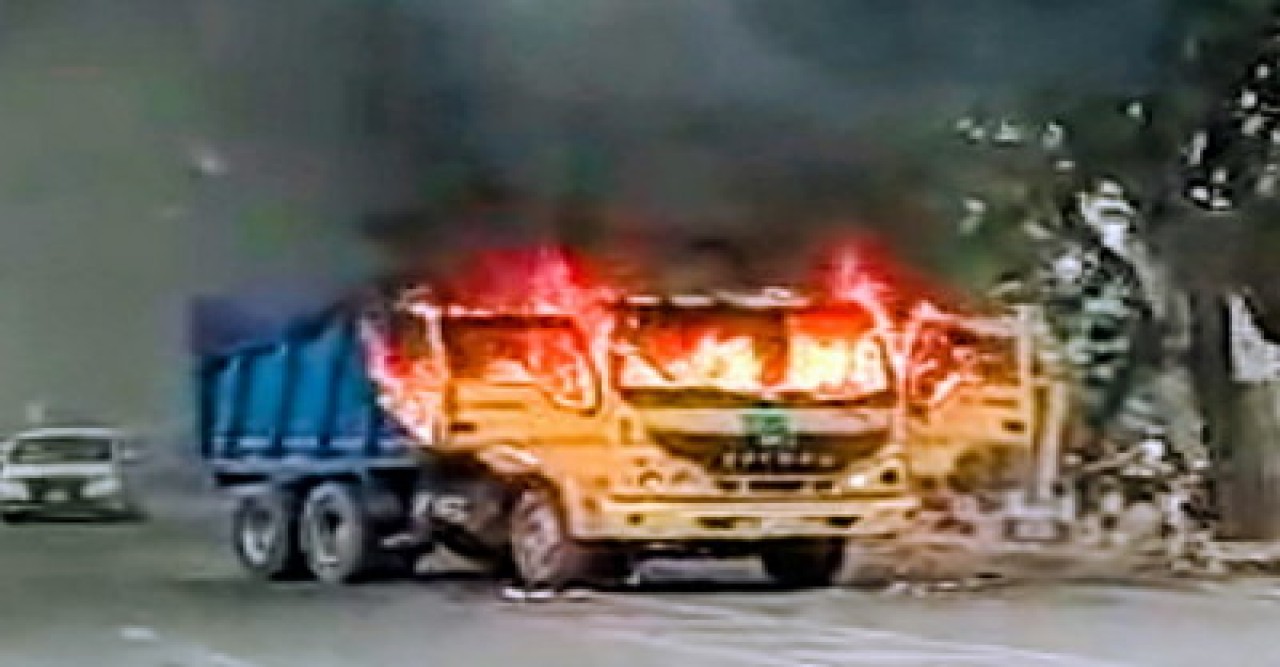 পুঠিয়ায় বালুবাহী ড্রাম ট্রাকের চাকায় পৃষ্ট হয়ে পিতা-পুত্র নিহত
