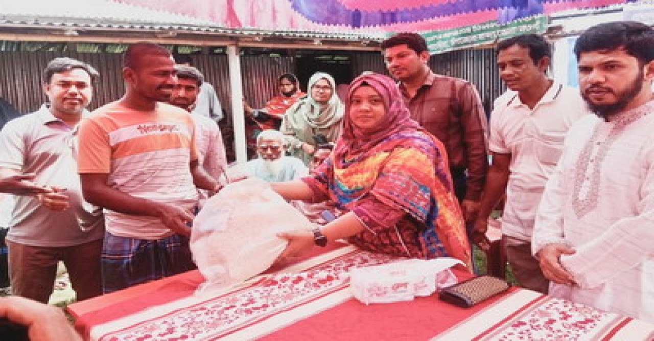 মান্দায় “আলোর সন্ধানে” অটিস্টিক বুদ্ধি ও শারীরিক প্রতিবন্ধী বিদ্যালয়ে ঈদ উপহার বিতরণ