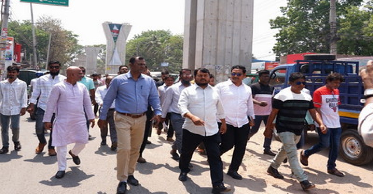 সাত দিনের মধ্যে ঠিকাদারী প্রতিষ্ঠানের মালামাল সরিয়ে সড়ক উন্মুক্তের নির্দেশ