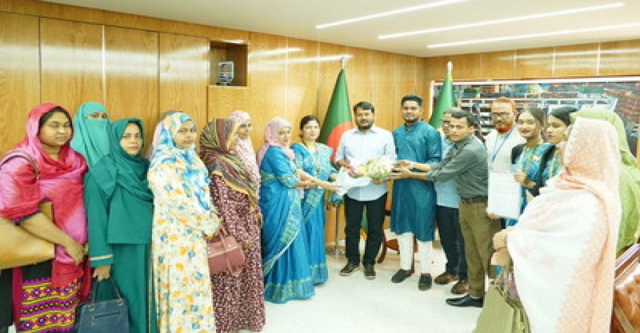 রাসিক প্রশাসকের সাথে বিভিন্ন কিন্ডারগার্টেন স্কুলের শিক্ষকবৃন্দের সৌজন্য সাক্ষাৎ