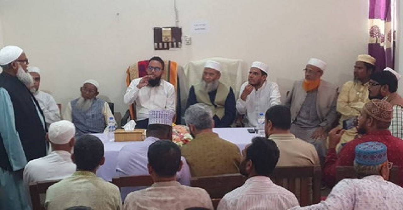 তানোরে সাব রেজিস্ট্রি অফিস পরিদর্শন করলেন এমপি মুজিবুর রহমান