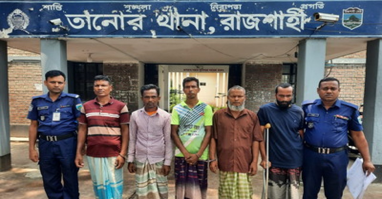 তানোরে পুলিশের বিশেষ অভিযানে সাজাপ্রাপ্ত তিন আসামী গ্রেফতার
