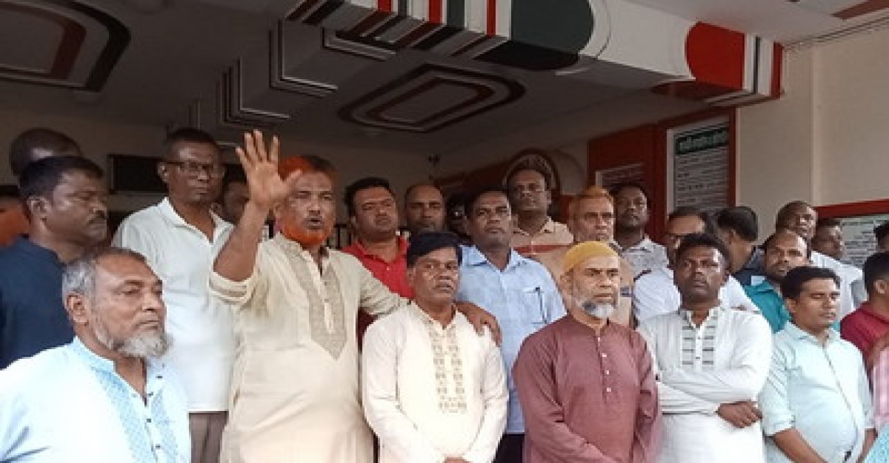 বাঘায় ইউএনওর বিরুদ্ধে দুর্নীতি ও ফ্যাসিস্টদের পুনর্বাসনের অভিযোগ