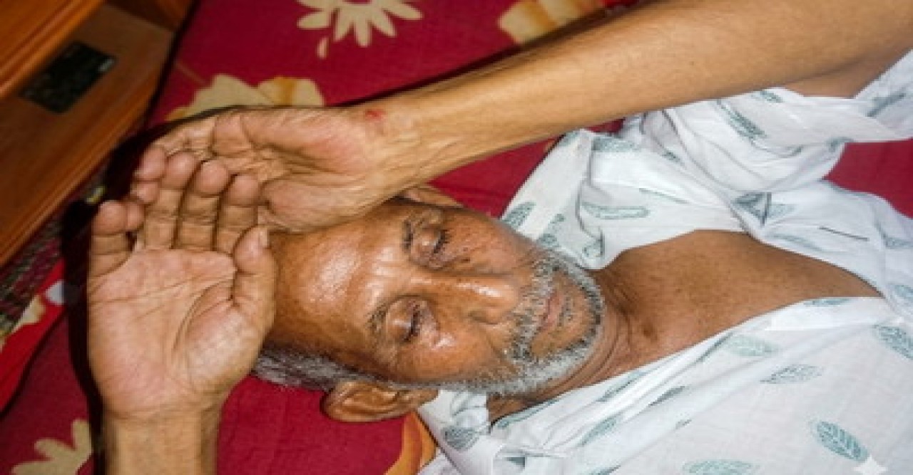 বাঘায় ভ্যান থেকে পড়ে গুরুতর আহত বীর মুক্তিযোদ্ধা শফিউর রহমান শফি