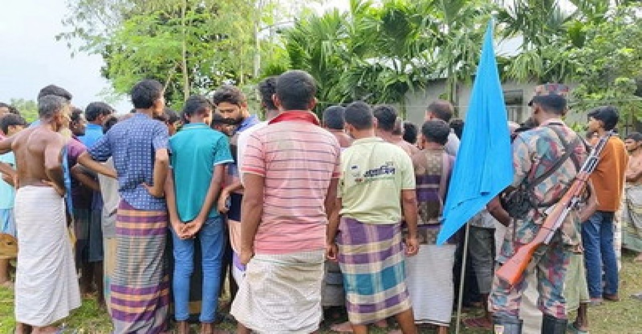 সীমান্তে কৃষকের সঙ্গে ধস্তাধস্তি, রাইফেল ফেলে পালাল বিএসএফ সদস্যরা