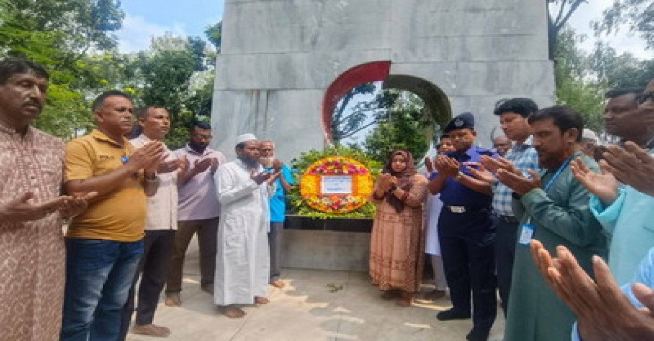 পাকুড়িয়ায় ১২৮ জন শহীদকে শ্রদ্ধার সাথে স্মরণ করলো মান্দা উপজেলা প্রশাসন