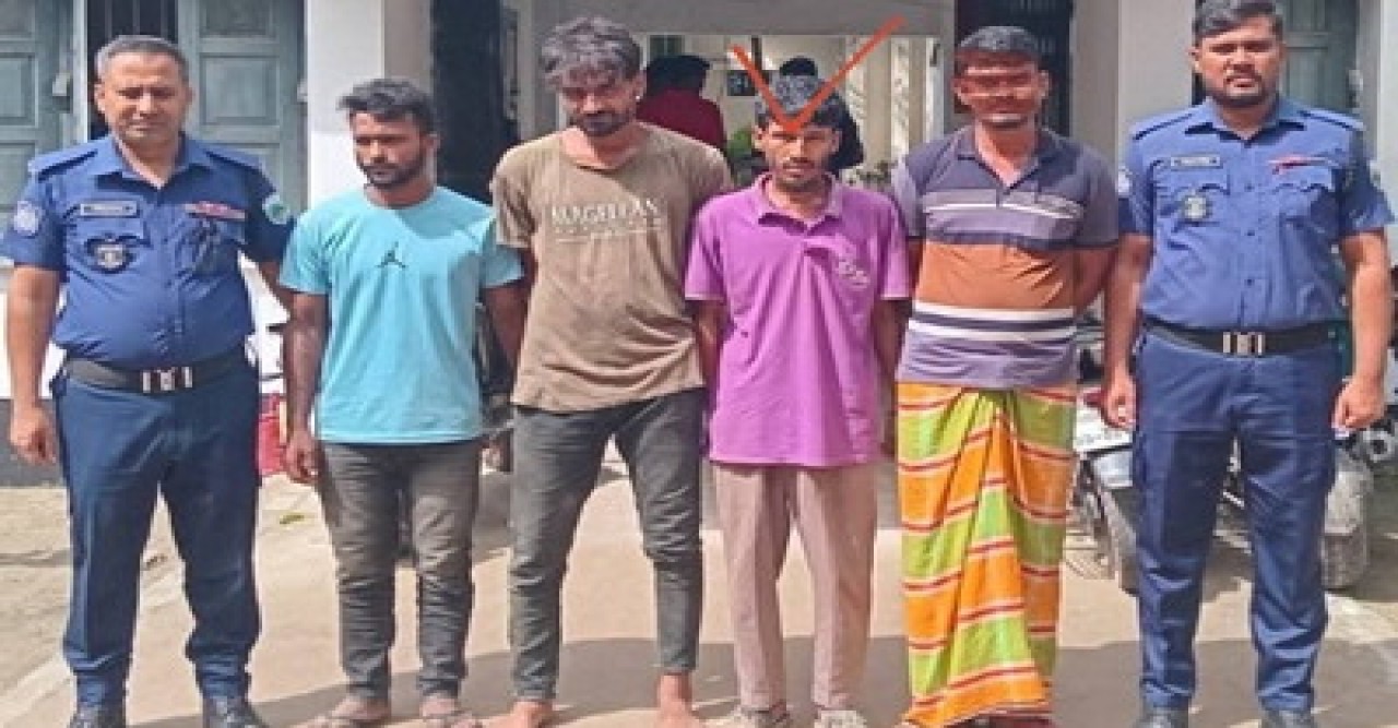 বাঘায় পুলিশের বিশেষ অভিযানে মাদক ও চুরি মামলায় ৪ জন গ্রেফতার