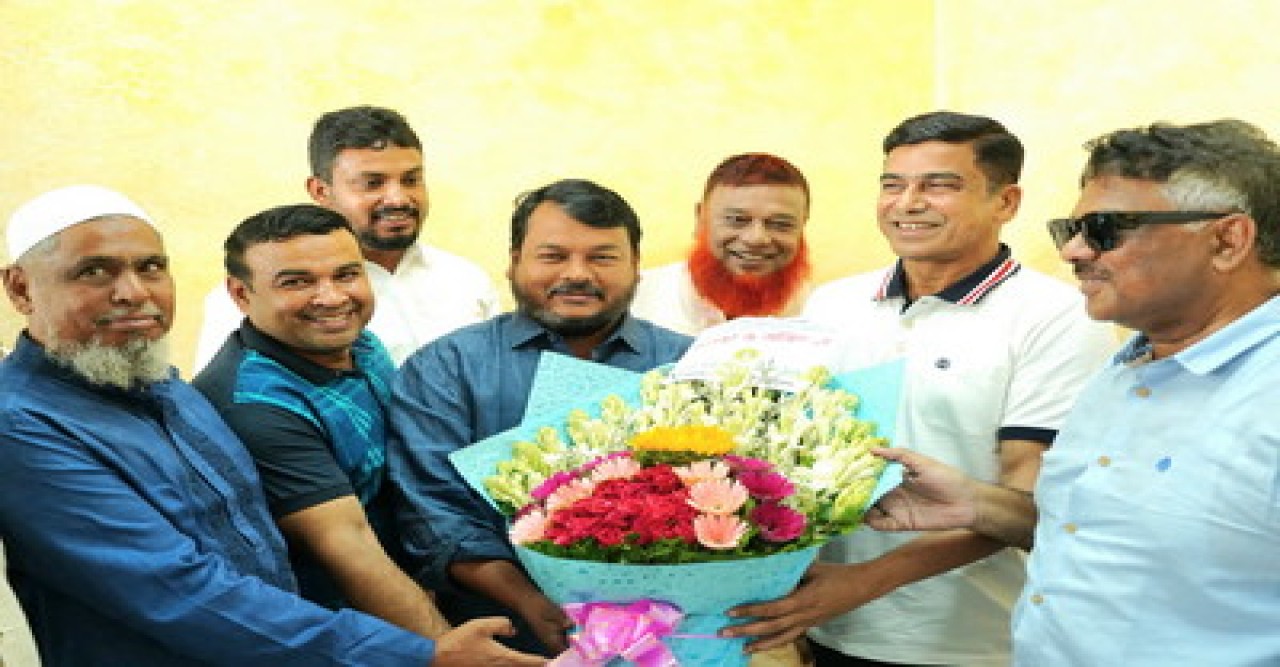 পানি সম্পদ প্রতিমন্ত্রীকে ফুলেল শুভেচ্ছায় রাজশাহীতে স্বাগত জানালেন রাসিক প্রশাসক