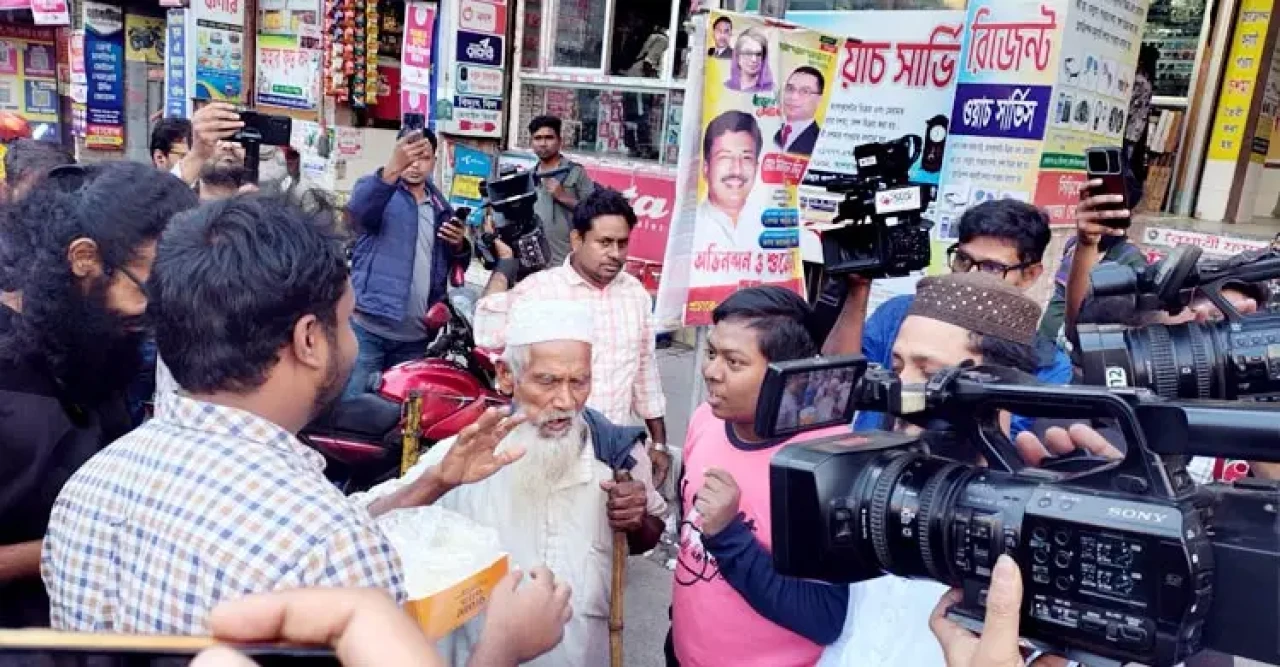 জেলায় জেলায় মিষ্টি বিতরণ, আনন্দ মিছিল