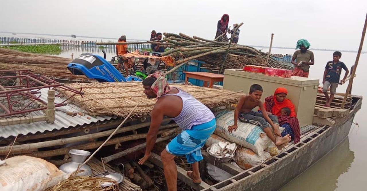চর আষাড়িয়াহ ছাড়ল ১৫০ পরিবার