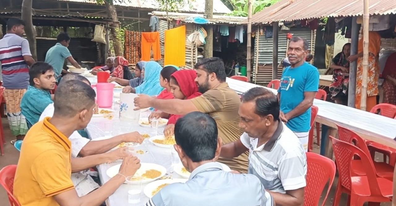 লাখ টাকা ধার করে হলো চল্লিশা, শোধ হবে জমি বেচে