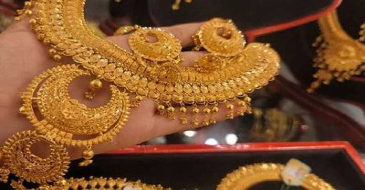 সোনার দাম ভরিতে কমলো ৪,৩৭৪ টাকা