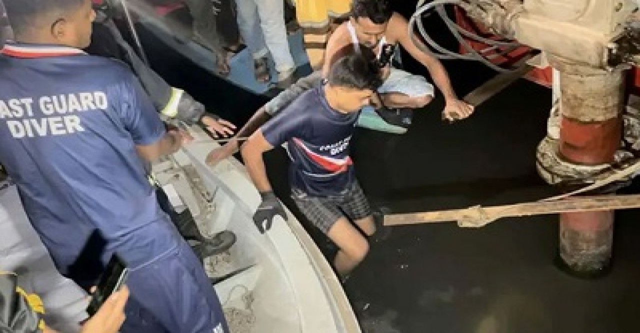 ফতুল্লায় ফেরিতে ট্রাকের ধাক্কায় নিখোঁজ ৩ জনের লাশ উদ্ধার