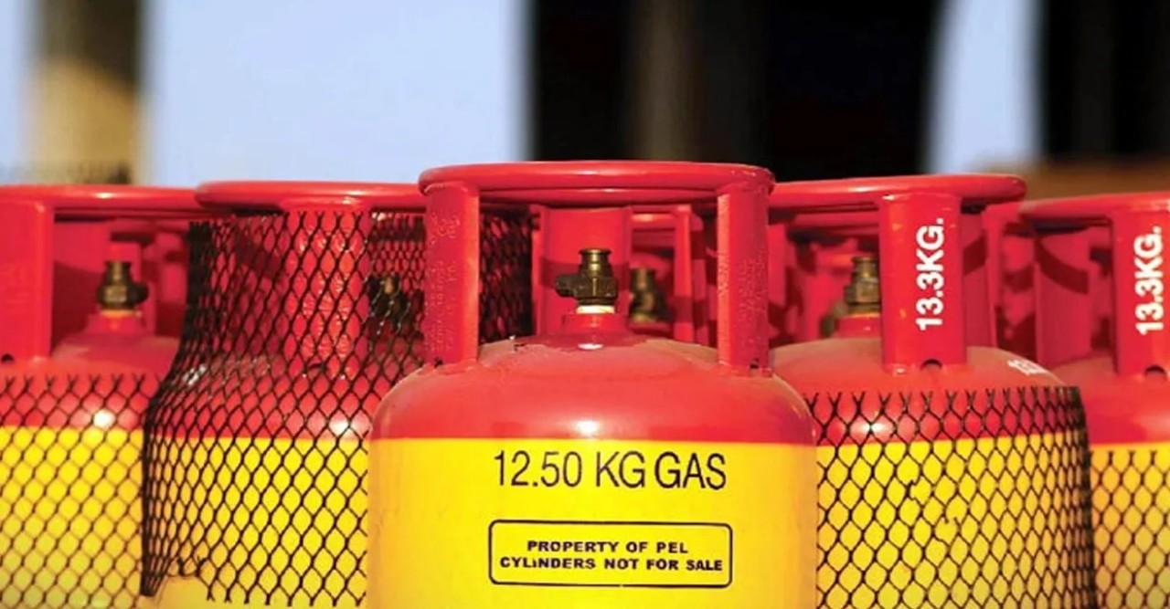 আজ থেকে এলপিজি সিলিন্ডার বিক্রি বন্ধের ঘোষণা