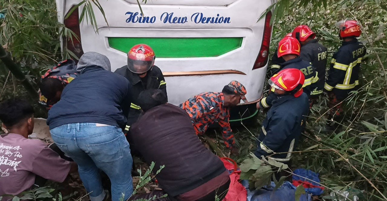 ঢাকা-বরিশাল মহাসড়কে বাসচাপায় নিহত ৬