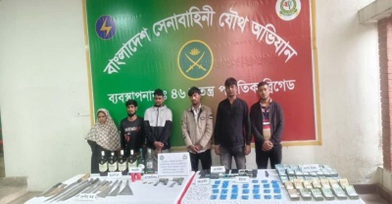 সেনাবাহিনীর অভিযানে অস্ত্র-গুলিসহ মাদক উদ্ধার, গ্রেফতার ৬
