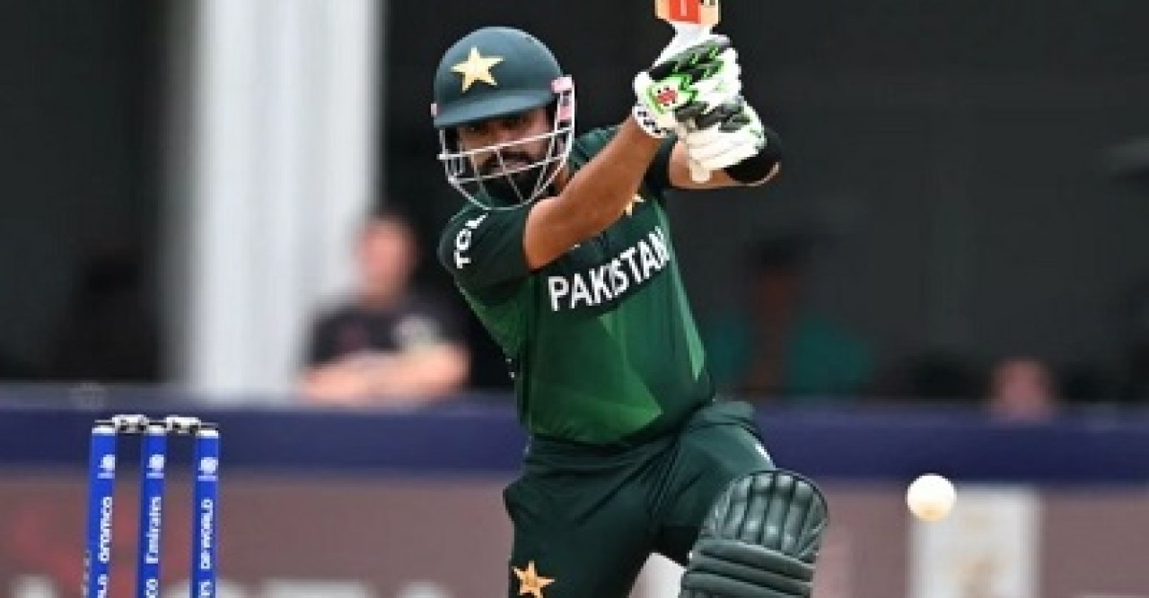 রোহিতকে পেছনে ফেলে বিশ্বরেকর্ড গড়লেন বাবর