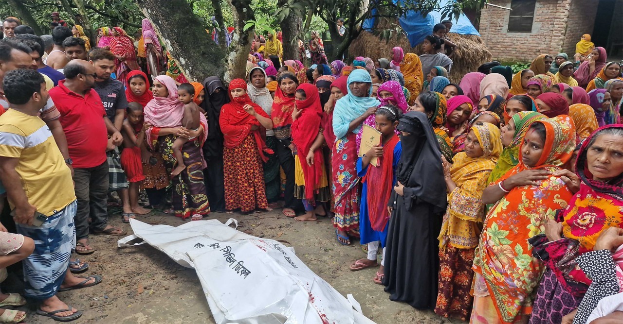 শাশুড়িকে দাফন করতে যাওয়ার পথে ট্রাকের ধাক্কায় যুবক নিহত