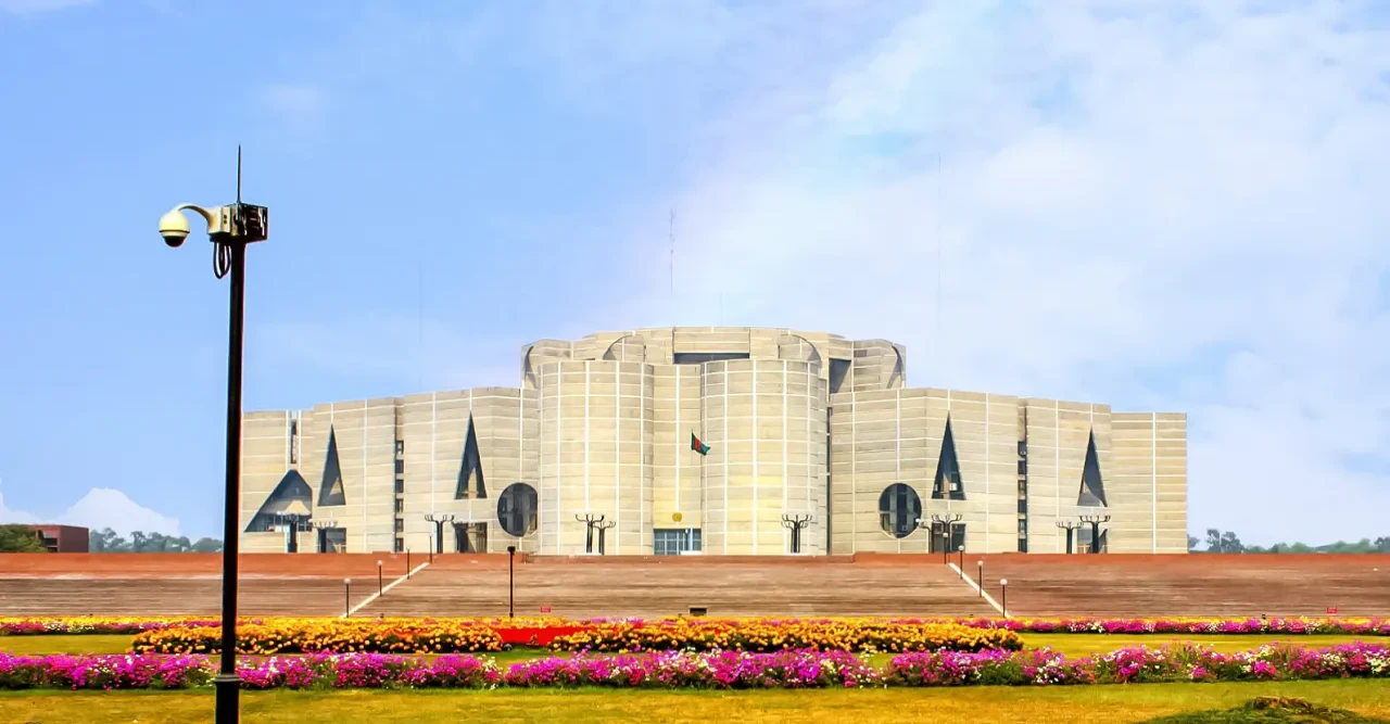 সিন্ডিকেট ভেঙে অর্থনীতি সচল করাই নতুন সরকাররে বড় চ্যালেঞ্জ
