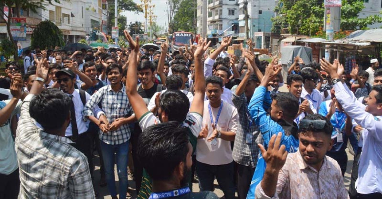 রাজশাহীতে পলিটেকনিক শিক্ষার্থীদের বিক্ষোভ