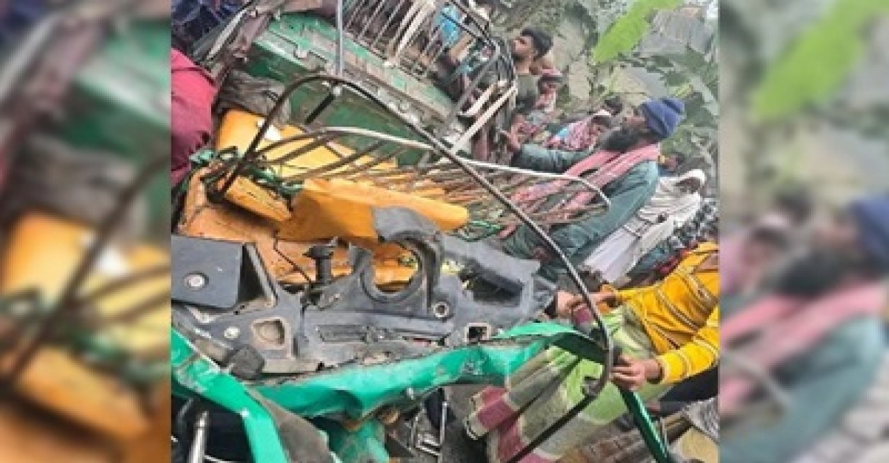 রাজশাহীর বাঘা সিএনজি-ভটভটির মুখোমুখি সংঘর্ষে ৩ জন নিহত