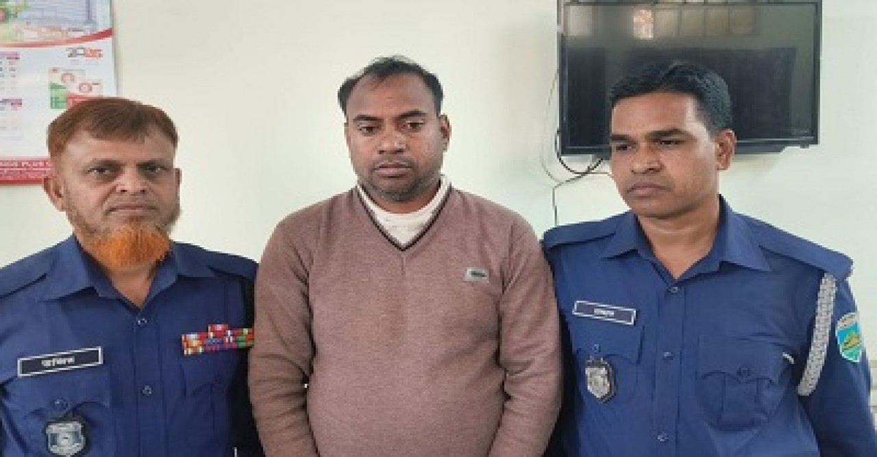 চাঁপাইনবাবগঞ্জে ককটেল বিস্ফোরণ : মূলহোতা যুবলীগ নেতা দুলাল গ্রেপ্তার