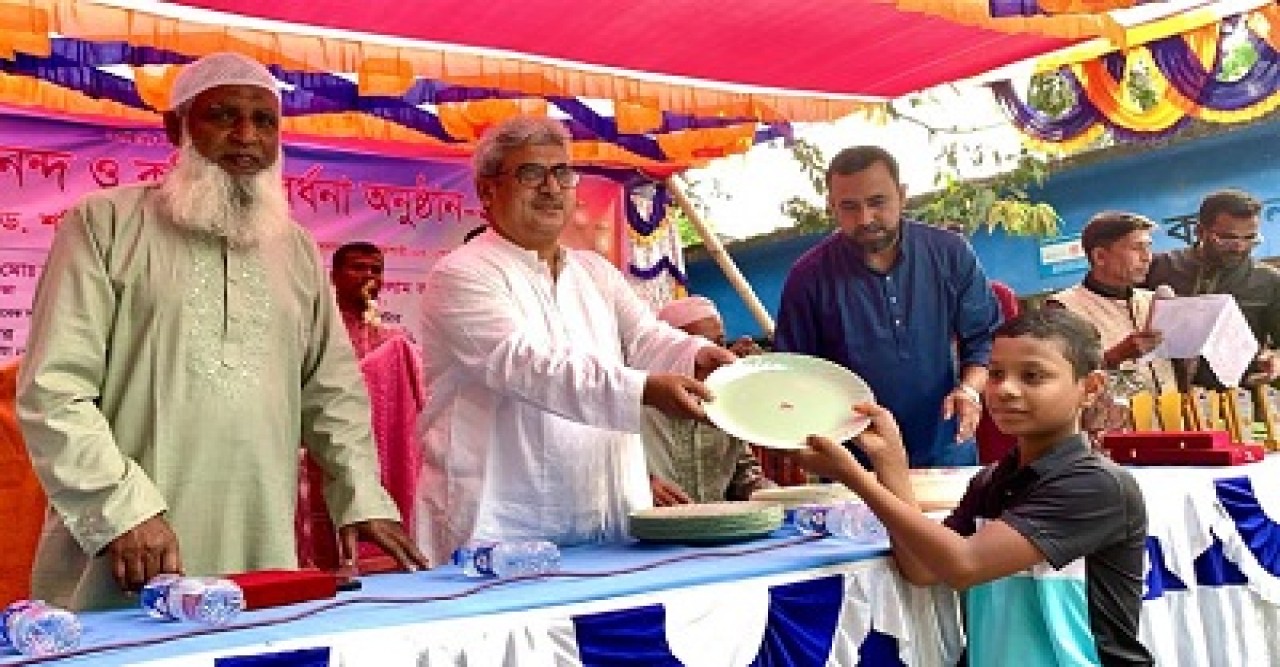 পবায় গ্রামীণ ঈদ আনন্দ ও কৃতি সংবর্ধনা অনুষ্ঠিত