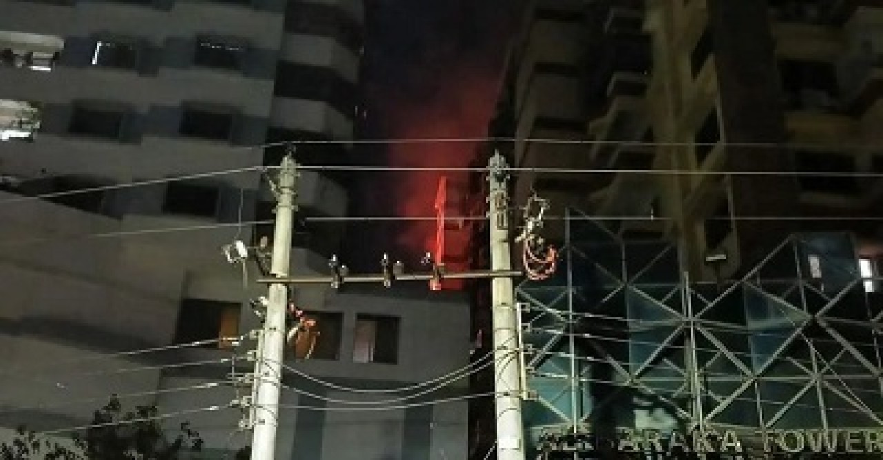 কাঁটাবনে আবাসিক ভবনে আগুনে দুইজনের মৃত্যু