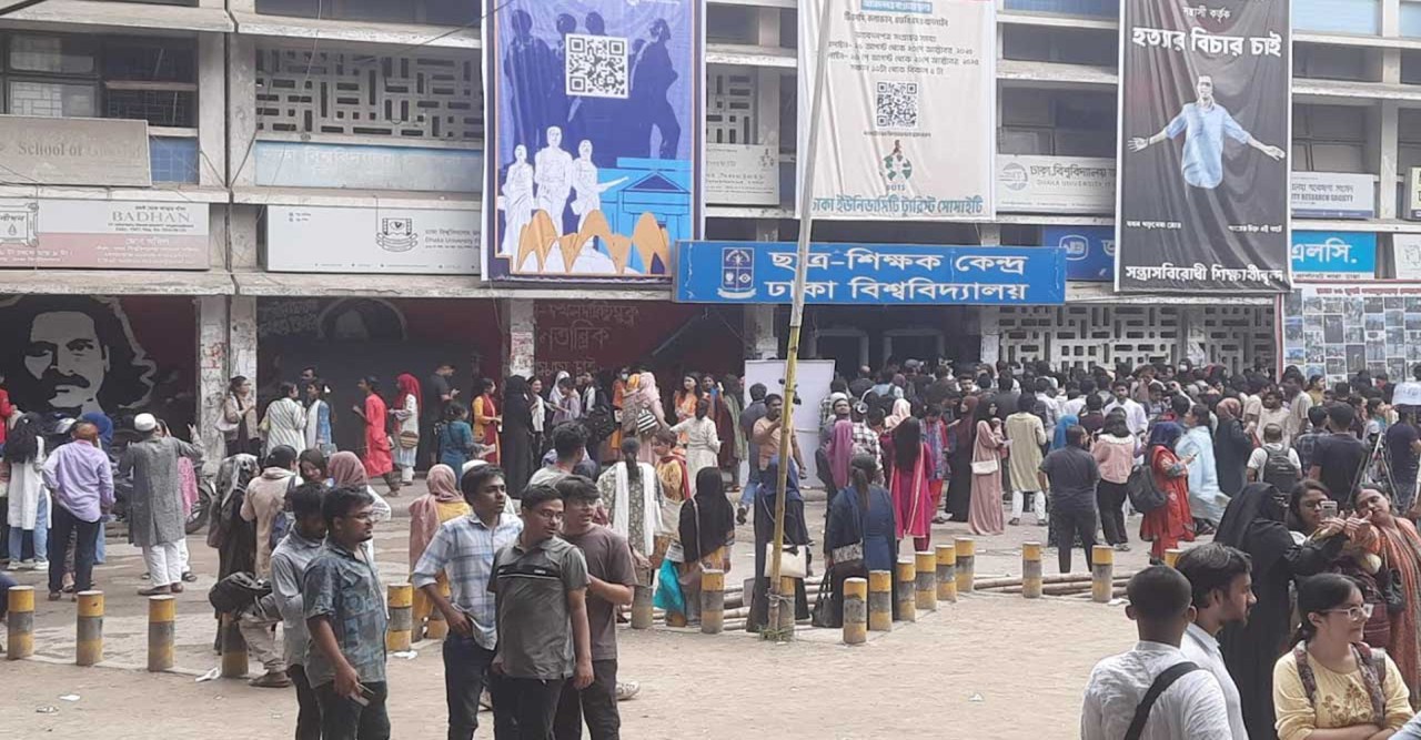 সাদিক-ফরহাদের পক্ষে কারচুপির অভিযোগ, সিসিটিভিতে যা দেখল নির্বাচন কমিশন